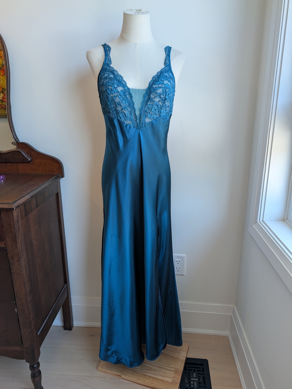 Vintage 1980s Gold Label Victoria Secret Teal Lace Nightgown